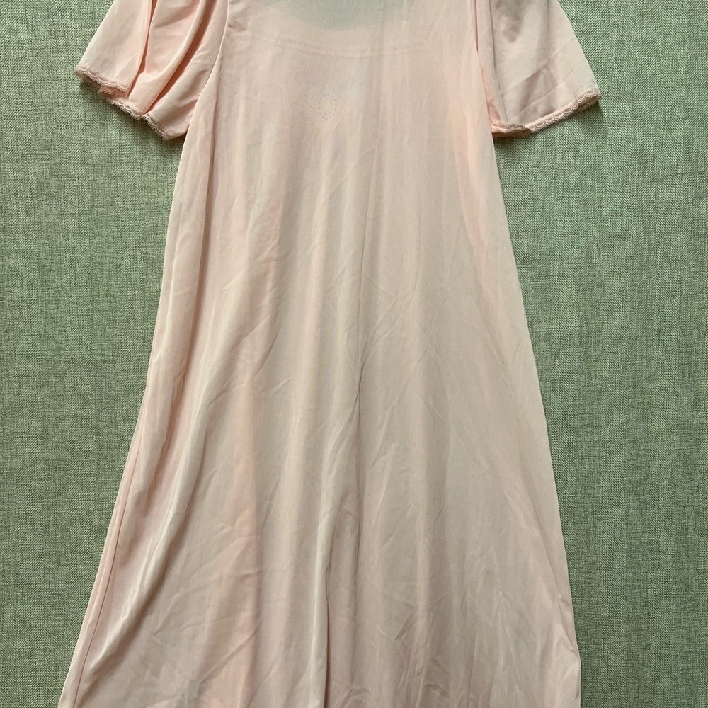 Vintage Pink Vanity Fair Nightgown Embroidered Women's Small Nylon Made In USA - Picture 4 of 8